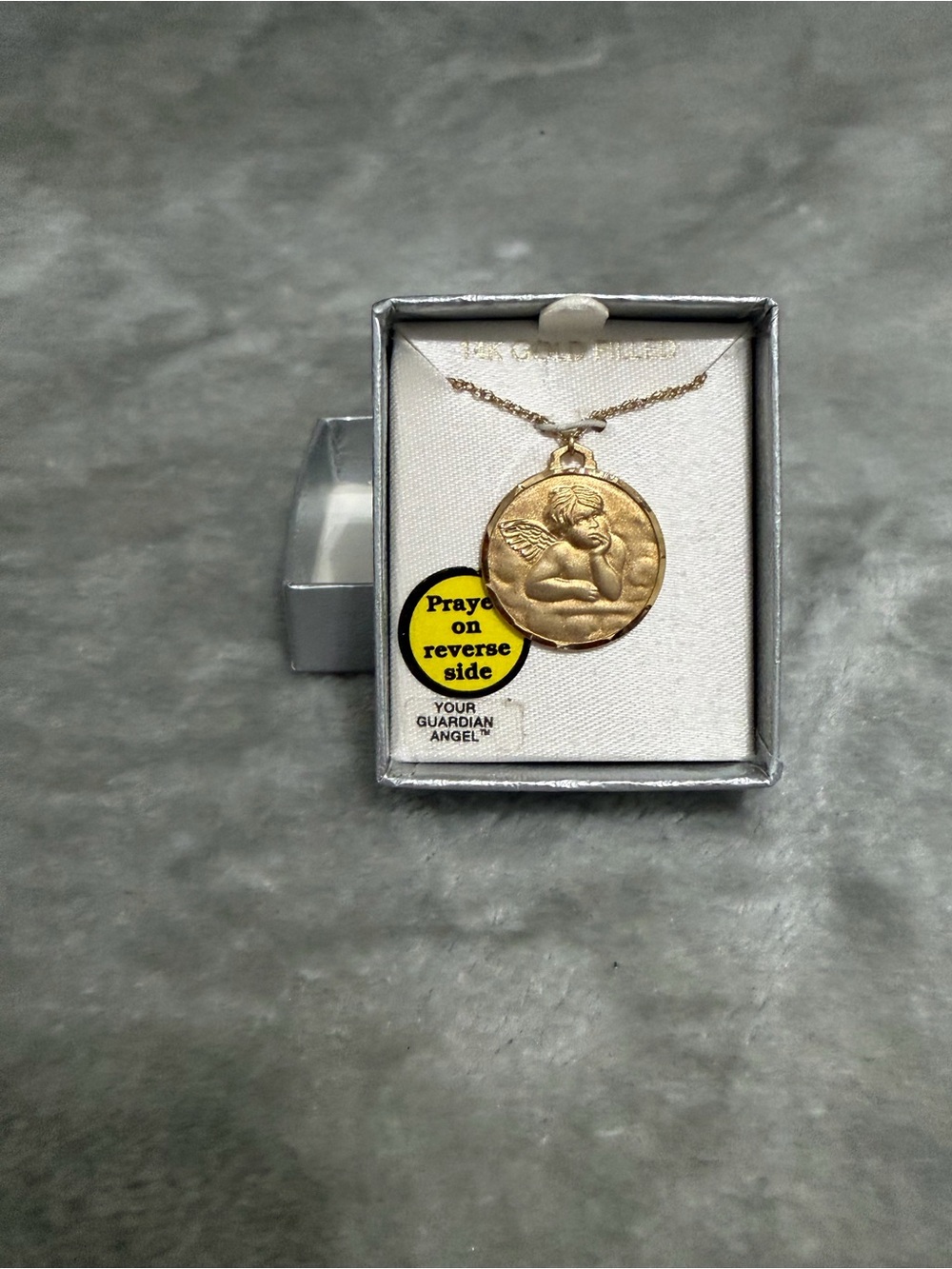 NIB 14K Gold Filled Round Angel Medallion Pendant Necklace with Chain
